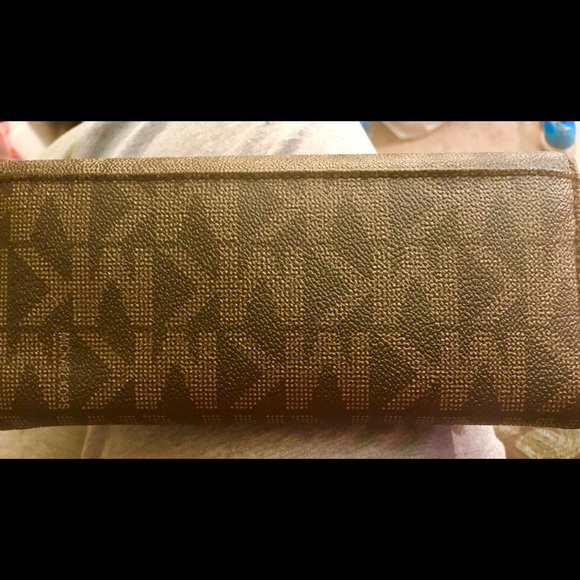 Michael Kors wallet - Picture 2 of 5